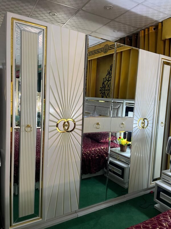 6 DOOR CUPBORD